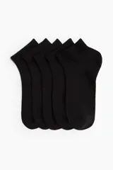Pack de cinco pares de medias tobilleras negras de punto fino con borde superior elástico acanalado.