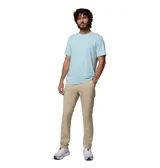 Pantalón cargo Columbia modelo Tech Trail Utility Omni-Shield, de color beige, con bolsillos laterales en las piernas y corte recto.
