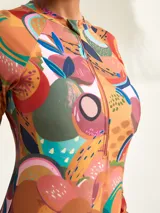 Malla entera de manga larga con estampado tropical multicolor y cierre frontal con cremallera.