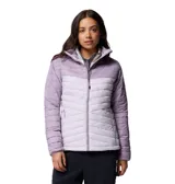 Campera tipo puffer de Columbia, modelo Powder Pass, en tonos lavanda. Cuenta con cierre frontal completo, cuello alto con protección para la barbilla, bolsillos laterales con cierre y diseño acolchado con aislamiento térmico ligero.