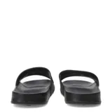Chanclas tipo slide marca Umbro, color negro, con banda ancha superior que presenta el logo de la marca en relieve. Poseen plantilla anatómica y suela de EVA.