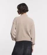 Buzo suéter de chenille color azul marino, con cuello alto y rib en puños, cuello y bajo.