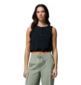 Musculosa deportiva corta de color negro con cierre frontal parcial de botones a presión y dobladillo ajustable con cordón elastizado. Incorpora tecnología de enfriamiento Omni-FREEZE.