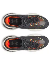 Championes Under Armour modelo UA Echo, con diseño deportivo en tonos negro, gris, naranja y detalles en blanco con puntos negros en la entresuela. Cuentan con amortiguación UA HOVR y talón convertible UA SlipSpeed.