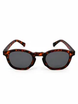 Lentes de sol Barcelona con armazón redondo de carey en tonos marrones y negros, y cristales oscuros.