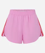 Bermuda deportiva femenina modelo runner color verde menta, con cintura elástica y diseño holgado con bajo redondeado.