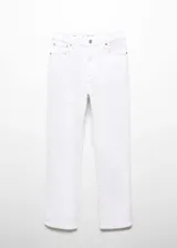 Jeans de corte slim y tiro medio en color blanco, confeccionados en denim de algodón elástico con diseño de cinco bolsillos, trabillas para cinturón y cierre frontal con cremallera y botón.