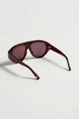 Lentes de sol tipo aviador con armazón carey de acetato y cristales marrones degradados.