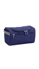 Neceser de viaje color azul, con cierre principal, bolsillo frontal con cierre, asa de mano superior y gancho interno para colgar.