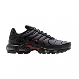 Championes Nike Air Max Plus con diseño degradado de gris a negro, estructura de soporte ondulada, logo Swoosh en rojo y unidades de aire visibles en la entresuela.