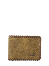 Billetera bifold Rockford de cuero con pelo 100% natural color marrón, con bordes trenzados y el logo de la marca grabado en la esquina inferior. Cuenta con tecnología RFID de protección para tarjetas.