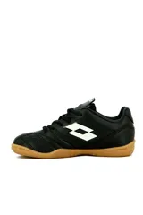 Zapatos de fútbol sala Lotto modelo Stadio ID T, color negro con detalles en blanco y suela de goma color camel.
