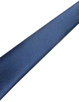 Corbata de seda azul marino con estampado paisley en tonos rosados y blancos.