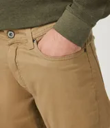 Pantalón skinny negro de sarga con elastano.