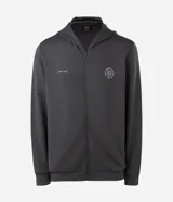 Campera deportiva Get Over confeccionada en mezcla de poliéster, viscosa y elastano, de color negro con capucha fija, cierre frontal y bolsillos laterales. Cuenta con un pequeño estampado circular con lettering en el pecho.
