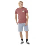 Remera color ladrillo de manga corta con logo estampado en el pecho.