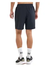 Short deportivo negro Under Armour Launch de 7 pulgadas para hombre, con logo reflectivo en la pierna izquierda.
