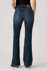 Jeans de tiro alto con corte acampanado, confeccionados en denim azul oscuro con efecto de lavado localizado. Presentan cierre de cremallera y botón, con bolsillos laterales y traseros.