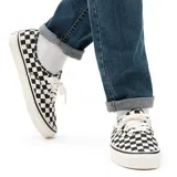 Championes Vans modelo Authentic 44 DX con diseño de tablero de ajedrez en blanco y negro. Presentan cordones blancos, suela de goma vulcanizada y etiqueta de la marca en el lateral.