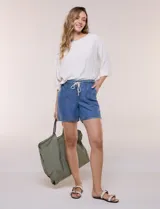 Bolso tote amplio marca Do Everything in Love, de color verde militar, con abertura superior con cordón ajustable, asas trenzadas bicolores y bordado central en la parte delantera.
