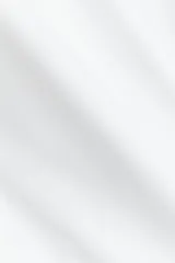 Top blanco de manga larga en microfibra suave, con escote cuadrado y busto forrado.