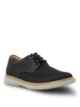 Zapato de estilo casual Hush Puppies, modelo Bangu, con diseño híbrido que combina cuero en el talón y laterales con un tejido técnico transpirable en la parte frontal. Cuenta con cierre de cordones y una suela de EVA clara con tecnología Comfort Flex.
