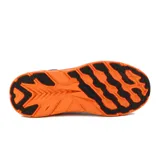 Championes deportivos Diadora modelo Proton, color blanco con detalles en naranja vibrante y azul eléctrico. Presentan una suela gruesa y texturizada en naranja, con una capa intermedia azul. El logo de Diadora es negro en el lateral.