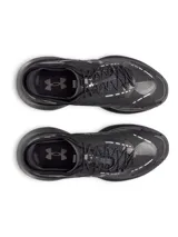 Championes Under Armour UA Echo de color negro, con diseño deportivo, amortiguación UA HOVR y sistema de cordones asimétricos con cierre rápido. Cuentan con parte superior translúcida multicapa, talón convertible UA SlipSpeed y suela de goma.