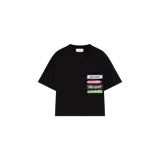 Remera oversize negra de manga corta, con cuello redondo y estampado de logos apilados en el pecho.