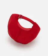 Gorra roja de sarga de algodón con visera curva, ajuste trasero y parche bordado con la palabra "Paris" en blanco.