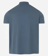 Camisa polo masculina de manga corta, confeccionada en tejido técnico de poliamida con elastano. Presenta cuello inglés con tapeta de tres botones, ofreciendo propiedades de secado rápido, elasticidad y confort térmico.