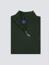 Sweater azul marino de lambswool con medio cierre frontal y cuello alto.