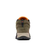 Botas de trekking Columbia Fairbanks Mid Techlite, color verde oliva con detalles en beige y negro. Confeccionadas con parte superior textil impermeable y refuerzos de gamuza, entresuela acolchada y suela de gran tracción.