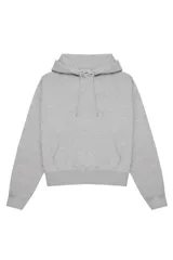 Buzo con capucha ajustable mediante cordón y bolsillo tipo canguro. Presenta mangas largas, puños y ruedo acanalados.