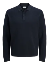 Polo de manga larga con textura estructurada, cuello clásico y cierre frontal de botones. Presenta un corte relajado con hombros caídos.