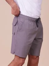 Short de baño liso azul marino de poliamida y elastano con cintura elástica, cordón ajustable jaspeado y bolsillos laterales.