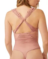 Body color rosa con encaje y malla, con abertura en el busto.