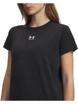Remera Under Armour de manga corta y cuello redondo, color negro con efecto lavado. Presenta el logo de la marca impreso en pequeño en el centro del pecho.