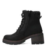 Botas acordonadas de mujer Miss Carol modelo Laurion, color negro, con taco cuadrado texturizado simil madera, suela dentada y detalle de tejido de lana en la parte superior de la caña.