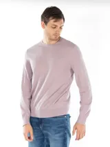 Sweater de punto lila con cuello redondo y logo CK bordado en el pecho.