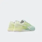 Championes Reebok Nano X5, calzado deportivo de entrenamiento en tonos verde menta y amarillo claro con detalles blancos.