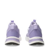 Championes urbanos Umbro modelo Vega, color violeta con detalles en negro y suela blanca. Presentan un diseño de malla transpirable con el logo de la marca en el lateral.