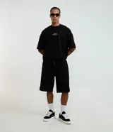 Bermuda baggy de algodón color negro, con cintura elástica con cordón de ajuste, bolsillos y detalles de recortes.