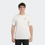 Remera de manga corta color beige, con cuello redondo y pequeño logo de la marca estampado en el pecho.