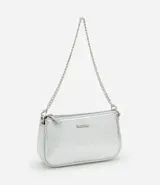 Cartera baguette pequeña de PU metalizado plateado, con correa de hombro de cadena.