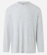 Remera de pijama manga larga color gris claro, con textura acanalada y cuello redondo.