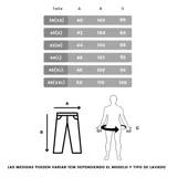 Jean de corte ultra baggy confeccionado en denim de algodón con textura rústica. Presenta un diseño distintivo con costuras decorativas de bordes deshilachados en forma de rombos a lo largo de las piernas.