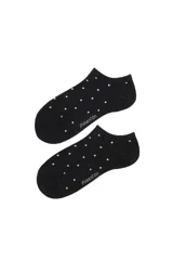 Par de medias invisibles color negro con estampado de lunares blancos. Presentan el logo de la marca estampado en la parte superior.