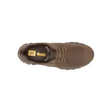 Zapato de estilo urbano Caterpillar, confeccionado en cuero color marrón, con cordones al tono, cuello acolchado y suela de goma dentada para mayor tracción.
