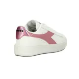 Championes casuales Diadora modelo Set, color blanco con detalles en gamuza rosada. Presentan plataforma gruesa con textura acanalada en el borde y logo de la marca en la lengüeta.